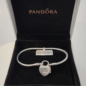 Pandora Moments Disneyland Heart Charm Snake Chain Bracelet Size 7.5 Inches